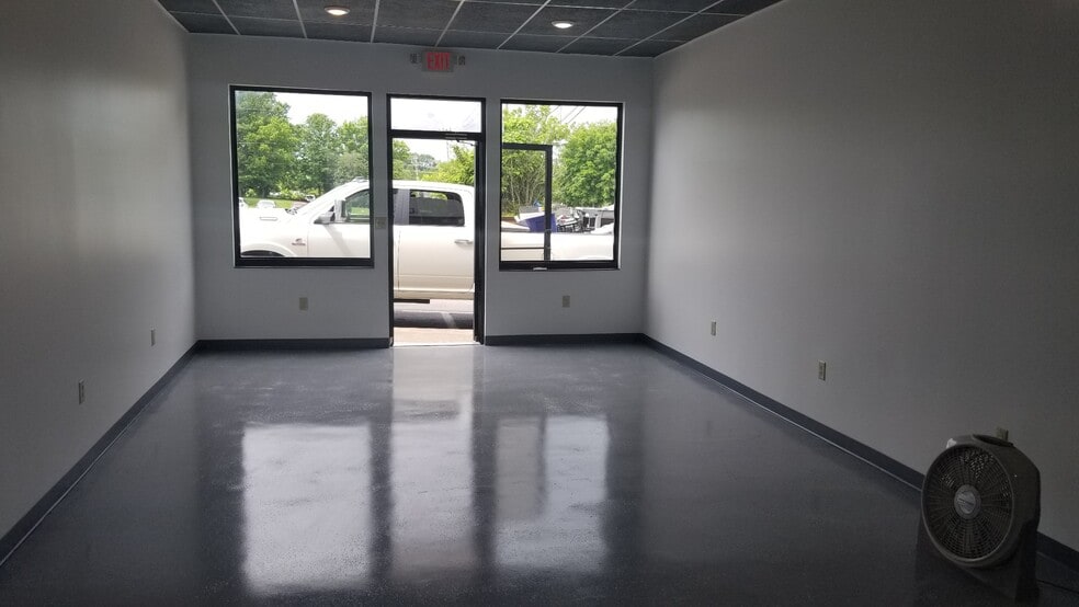 105 W Railroad St, Dickson, TN à louer - Photo intérieure – Image 2 sur 7