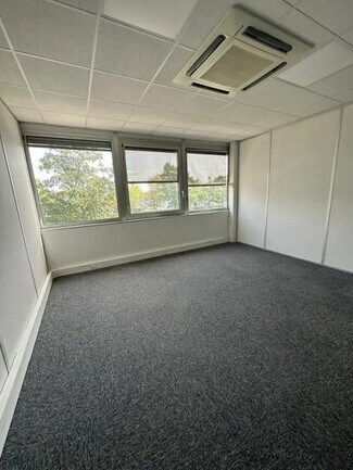 Plus de détails pour 606 Rue Fourny, Buc - Bureau, Local d'activités à louer