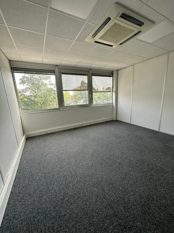 606 Rue Fourny, Buc à louer Photo intérieure– Image 1 sur 11