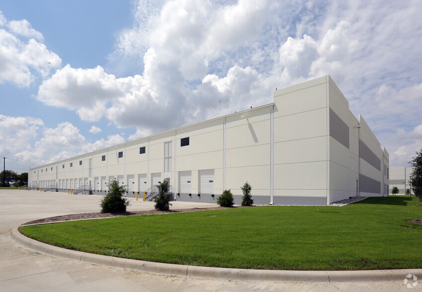 4251 Dale Earnhardt Way, Northlake, TX à louer - Photo de l’immeuble – Image 3 sur 6