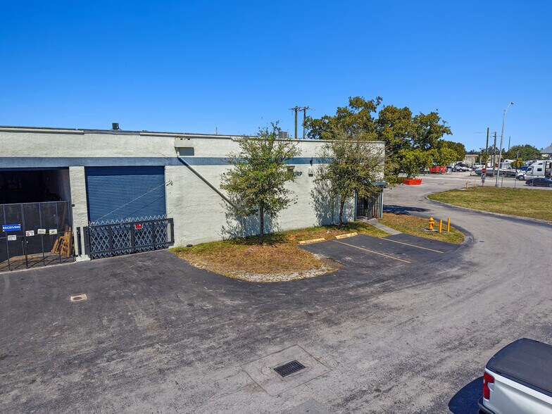 5220 NW 72nd Ave, Miami, FL à louer - Photo de l’immeuble – Image 2 sur 6