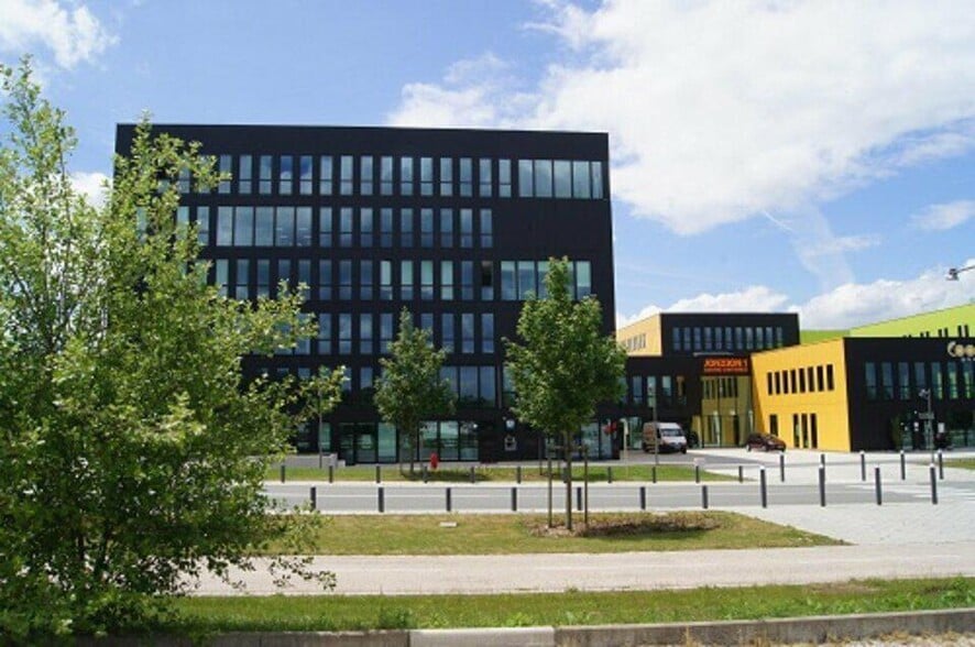 Bureau dans  à louer - Photo de l’immeuble – Image 1 sur 5