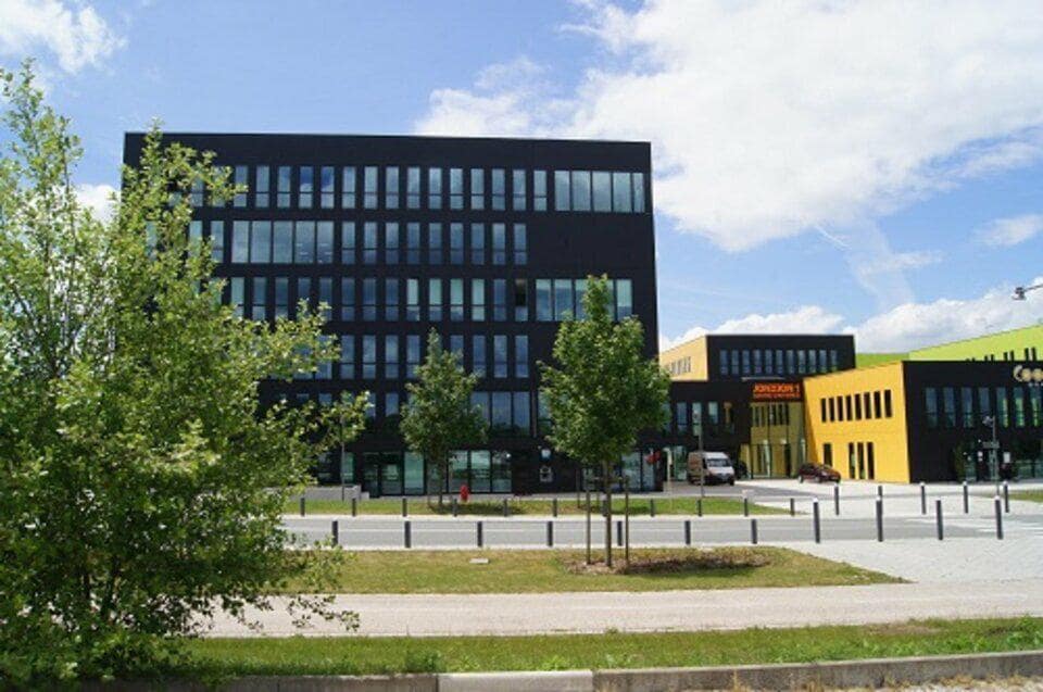 Bureau dans  à louer Photo de l’immeuble– Image 1 sur 6