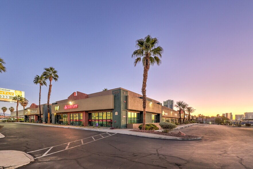 4270 S Decatur Blvd, Las Vegas, NV à louer - Photo de l’immeuble – Image 3 sur 13