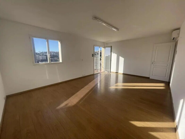 Bureau dans Grasse à louer - Photo de l’immeuble – Image 2 sur 13