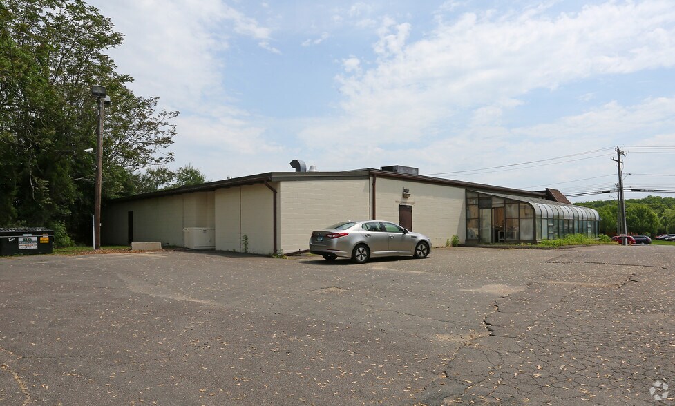 3269-3281 Berlin Tpke, Newington, CT à louer - Photo de l’immeuble – Image 3 sur 15