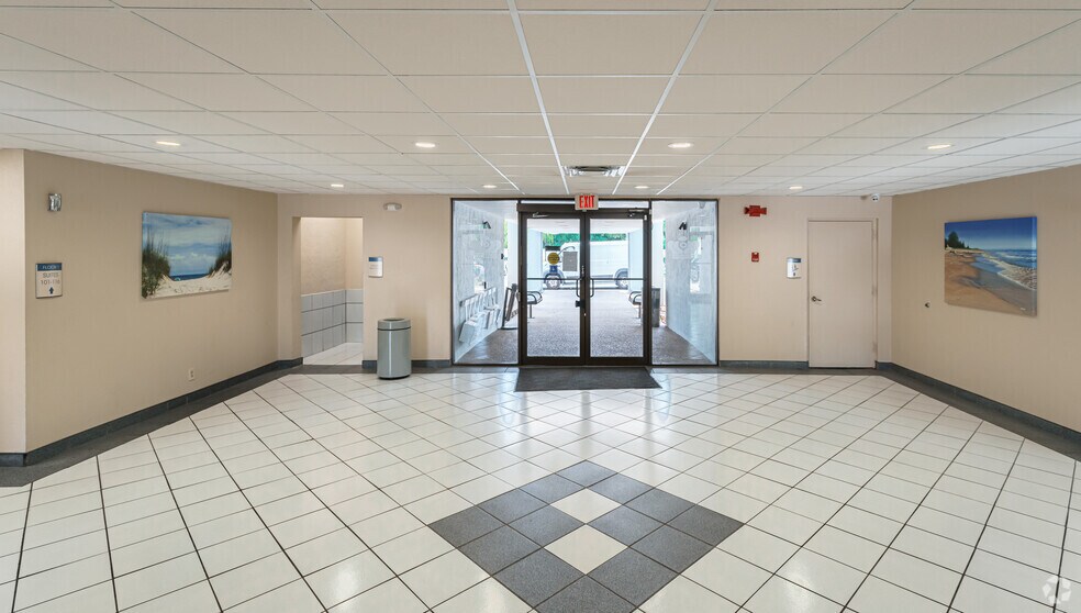 8333 W McNab Rd, Tamarac, FL à louer - Hall d’entrée – Image 3 sur 54