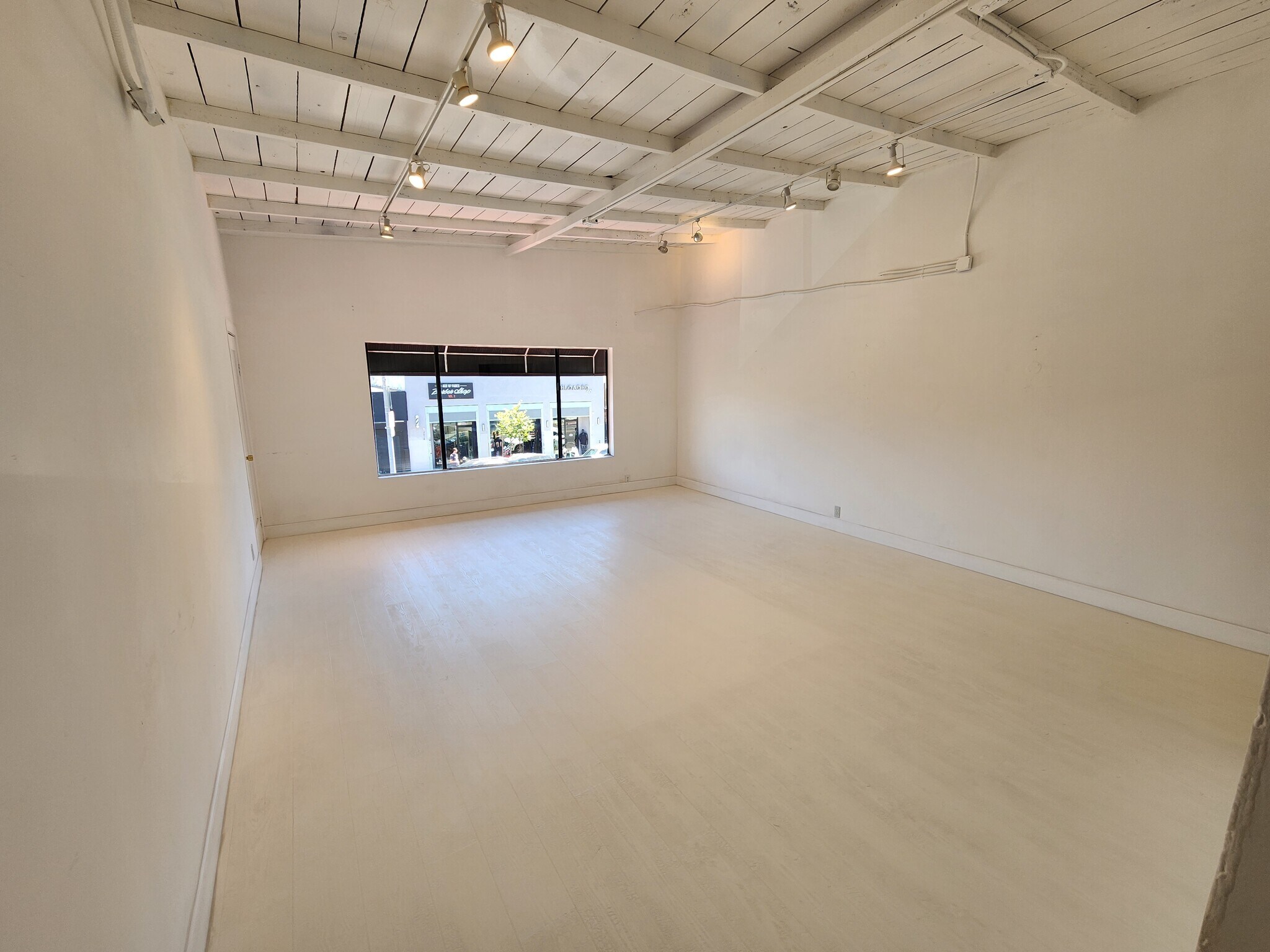 7615 1/2-7617  1/2 Melrose Ave, Los Angeles, CA à louer Photo de l’immeuble– Image 1 sur 5