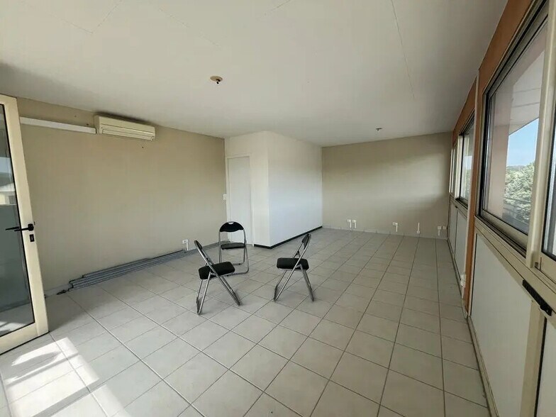 Bureau dans Saint-Rémy-de-Provence à louer - Photo intérieure – Image 2 sur 3