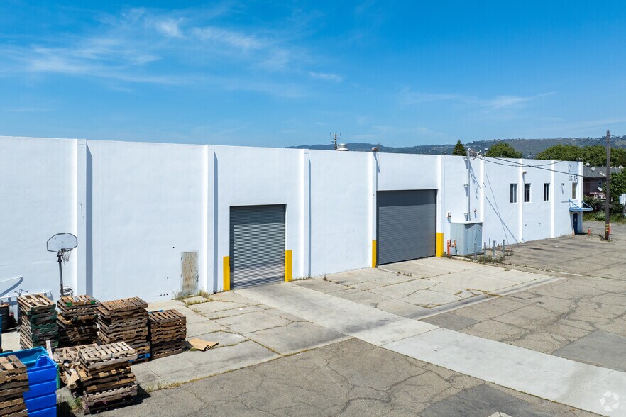 1025 98th Ave, Oakland, CA à louer - Photo de l’immeuble – Image 3 sur 13