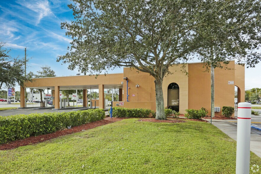 19017 S Tamiami Trl, Fort Myers, FL à vendre - Photo de l’immeuble – Image 3 sur 3