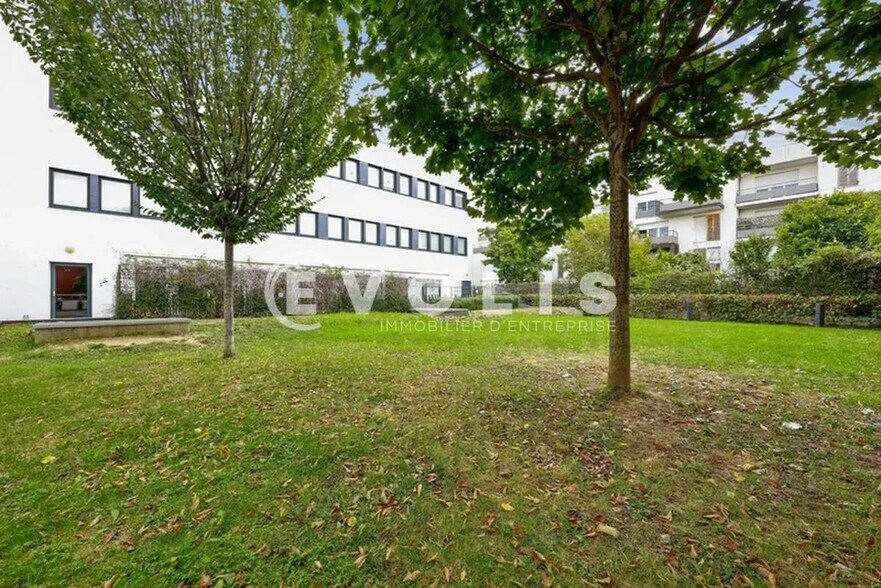 Bureau dans Bondy à louer - Photo de l’immeuble – Image 1 sur 14