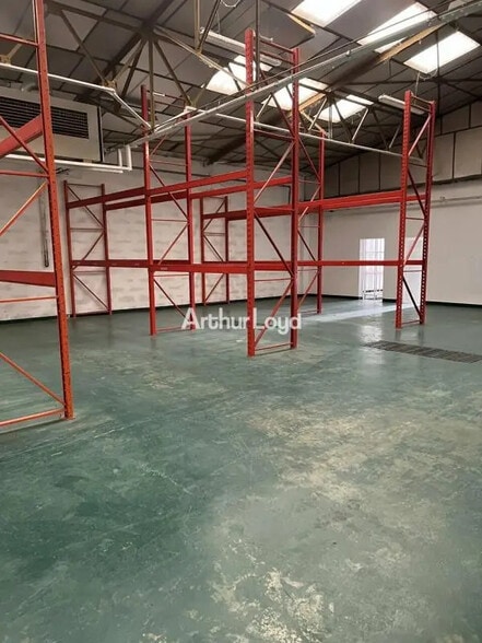 Local d’activités dans Saint-Martin-sur-le-Pré à louer - Photo de l’immeuble – Image 3 sur 3