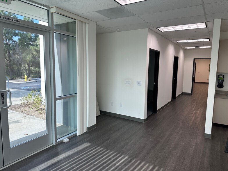 2420 Celsius Ave, Oxnard, CA à louer - Photo de l’immeuble – Image 2 sur 23