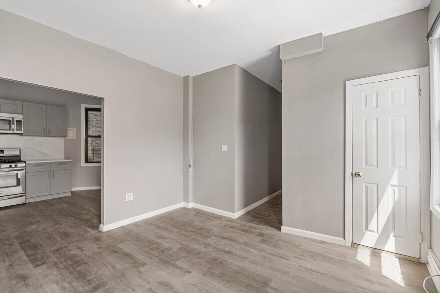 1711 Zerega Ave, Bronx, NY à louer - Photo de l’immeuble – Image 3 sur 25