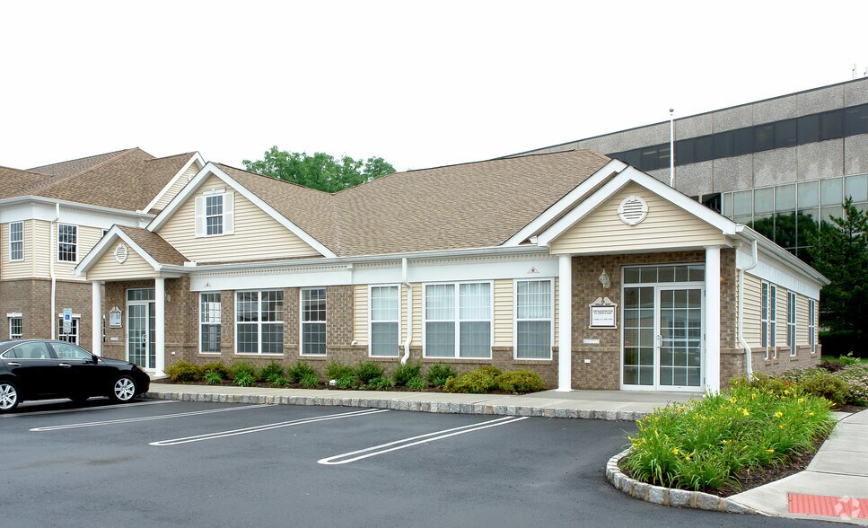 28 Wills Way, Piscataway, NJ à vendre - Photo de l’immeuble – Image 2 sur 4