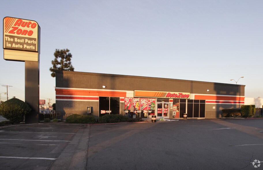 12711-12755 Sherman Way, North Hollywood, CA à louer - Photo principale – Image 2 sur 7