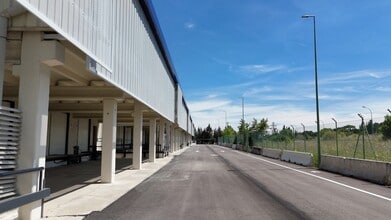 Carretera A-1, km 31,5, San Agustín del Guadalix, Madrid à louer Photo de l’immeuble– Image 1 sur 12