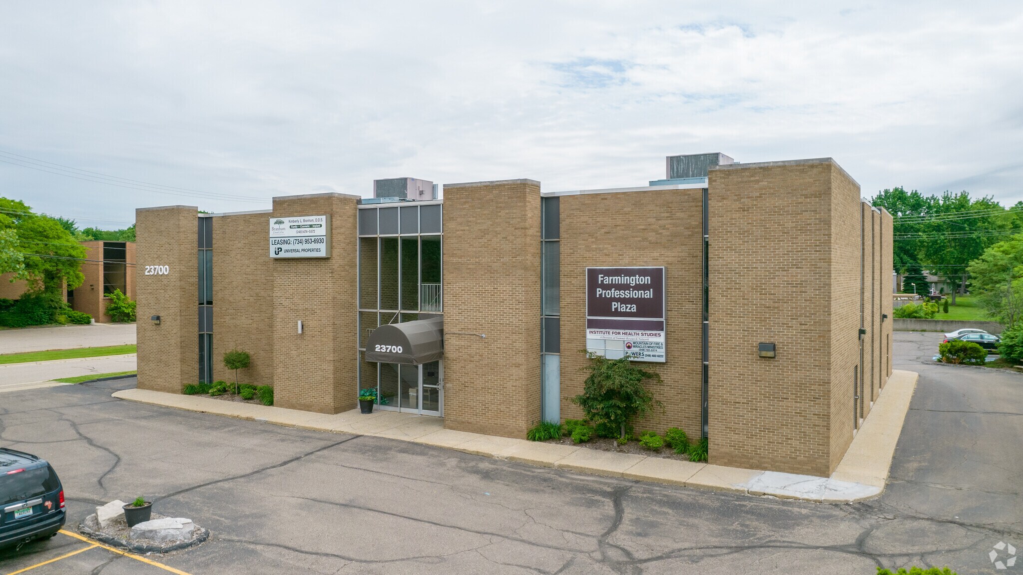 23700 Orchard Lake Rd, Farmington Hills, MI à louer Photo principale– Image 1 sur 5