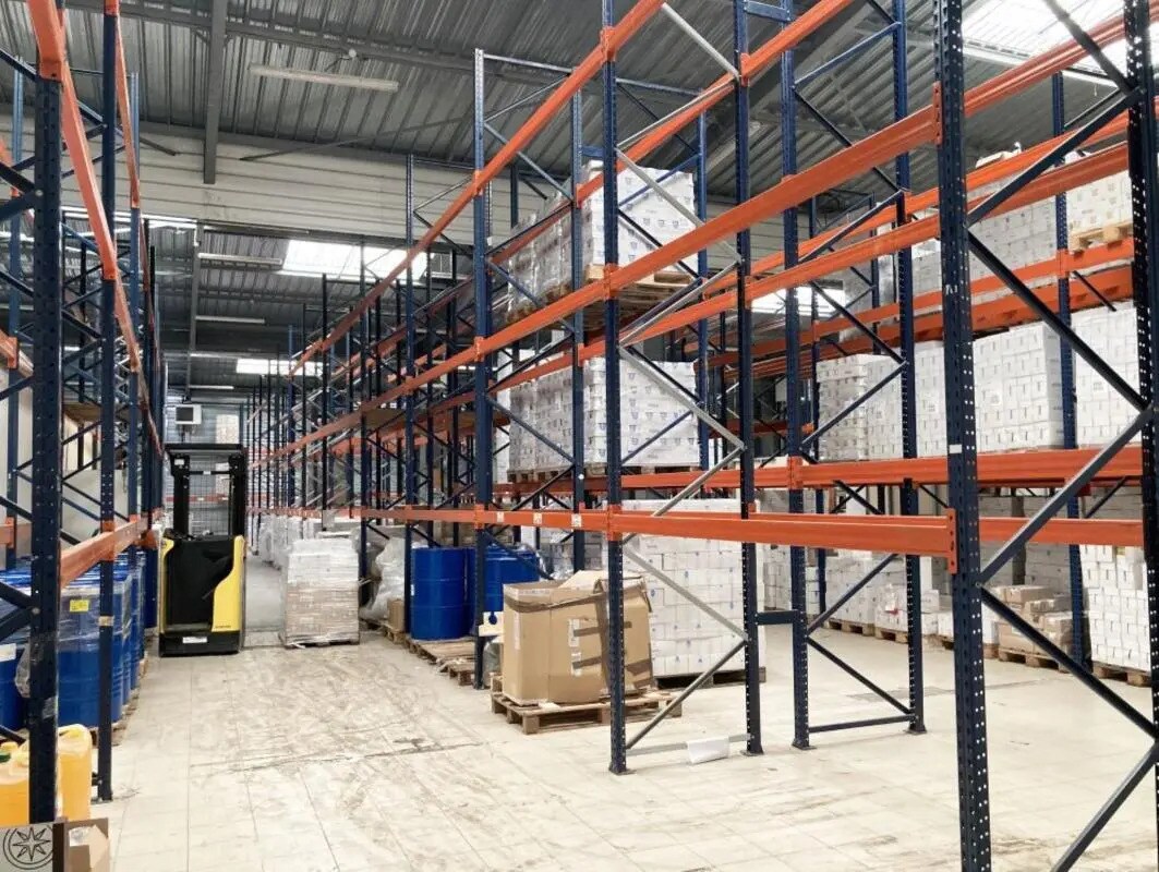 Local d'activités dans Sablé-sur-Sarthe à vendre Photo de l’immeuble– Image 1 sur 23