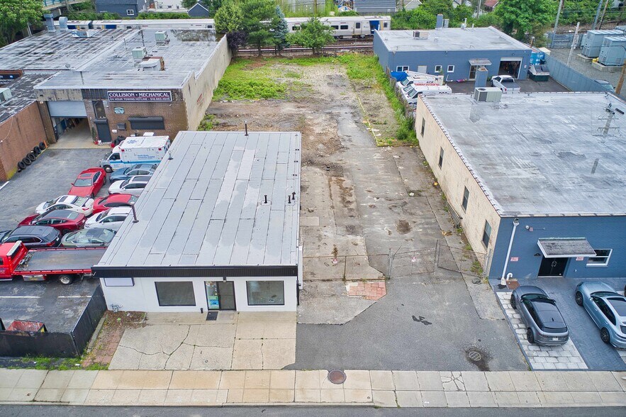 88 S Bayles Ave, Port Washington, NY à vendre - Photo principale – Image 1 sur 18
