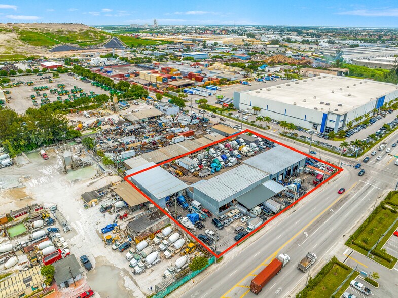 8700 NW 93rd St, Medley, FL à vendre - Photo de l’immeuble – Image 2 sur 11