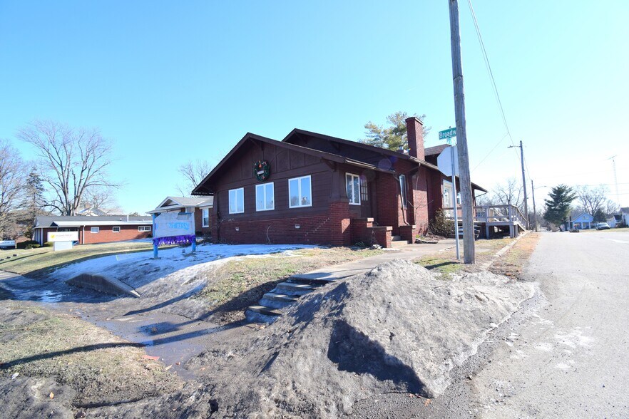1921 Broadway St, Mount Vernon, IL à vendre - Photo de l’immeuble – Image 2 sur 9