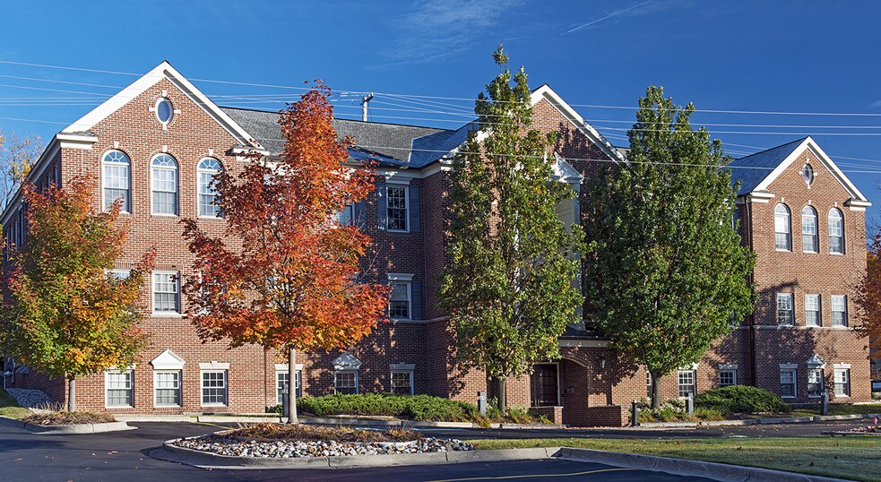 121 W Long Lake Rd, Bloomfield Hills, MI à louer - Photo de l’immeuble – Image 1 sur 1