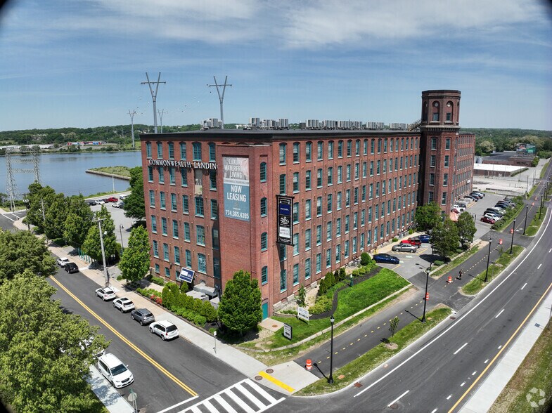 1082 Davol St, Fall River, MA à louer – Image 2 sur 23