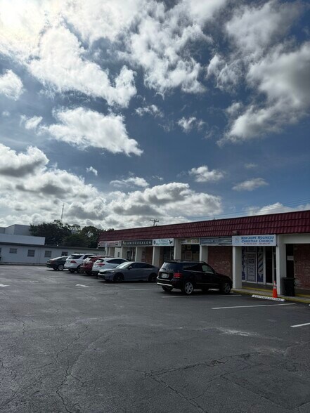 6303-6343 Miramar Pky, Miramar, FL à louer - Photo de l’immeuble – Image 2 sur 5