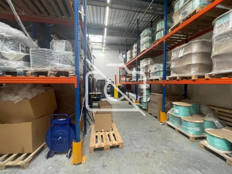 Industriel/Logistique dans Lisses à vendre - Photo intérieure – Image 1 sur 5