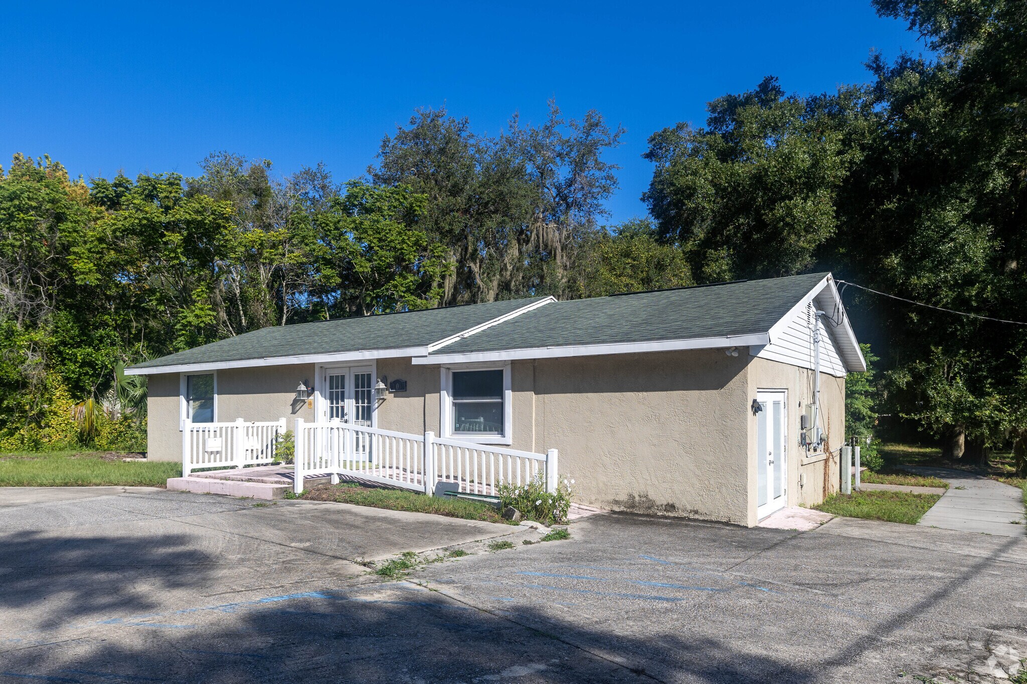 103 Birch Ave, Orange City, FL à louer Photo principale– Image 1 sur 38