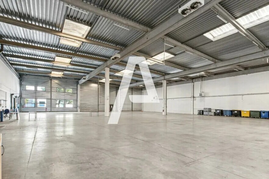 Industriel/Logistique dans Ivry-sur-Seine à louer - Photo de l’immeuble – Image 1 sur 5