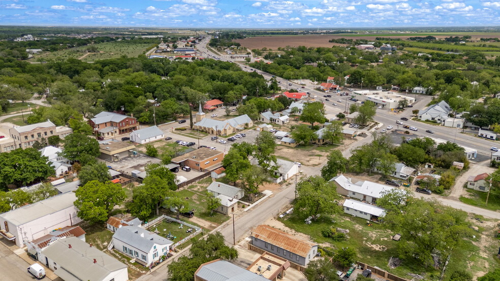 1205 Lorenzo St, Castroville, TX à vendre - Photo de l’immeuble – Image 3 sur 22