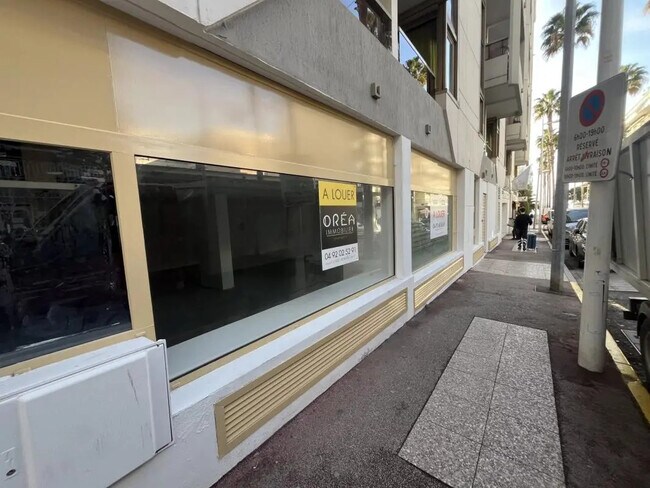 Plus de détails pour Local commercial à louer