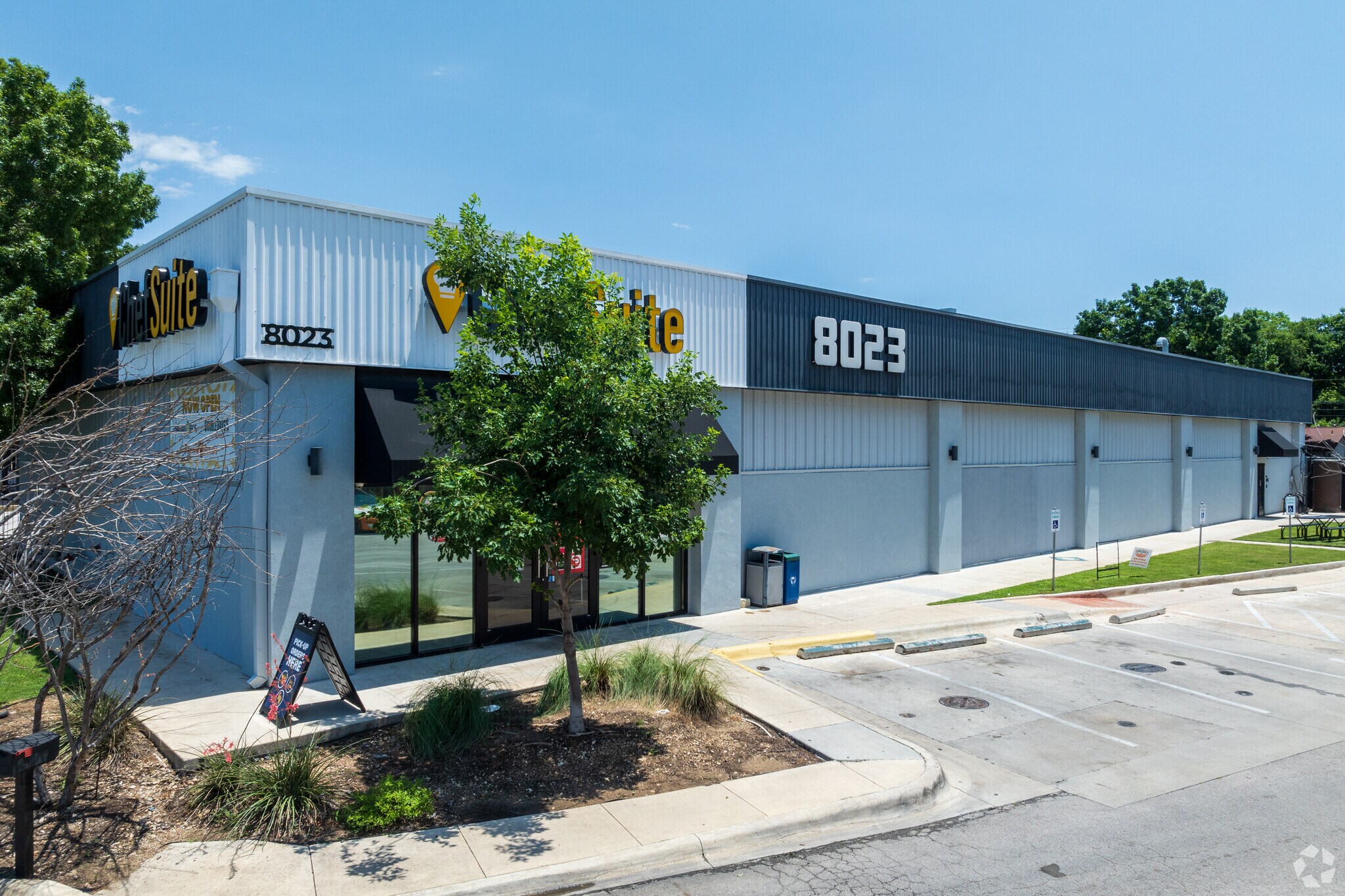 8023 Burnet Rd, Austin, TX à louer Photo de l’immeuble– Image 1 sur 23