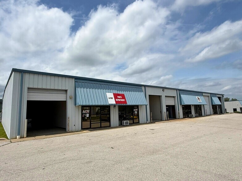 1111-1119 Falconcrest Ct, Nixa, MO à louer - Photo de l’immeuble – Image 2 sur 14
