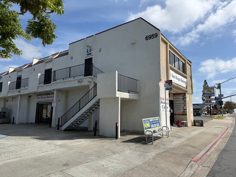 6959 Linda Vista Rd, San Diego, CA à louer - Photo de l’immeuble – Image 2 sur 25
