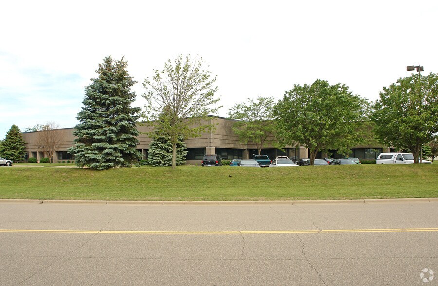 5885 149th St W, Apple Valley, MN à louer - Photo de l’immeuble – Image 1 sur 3