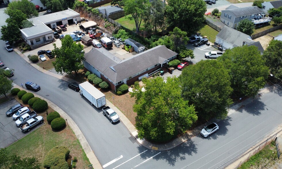 1020 Linden Ave, Charlottesville, VA à vendre - Photo de l’immeuble – Image 2 sur 8