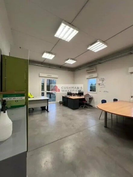 Bureau dans Nîmes à vendre - Photo de l’immeuble – Image 1 sur 3