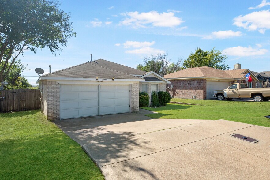 10333 Pleasant Mound Dr, Fort Worth, TX à vendre - Photo principale – Image 1 sur 3