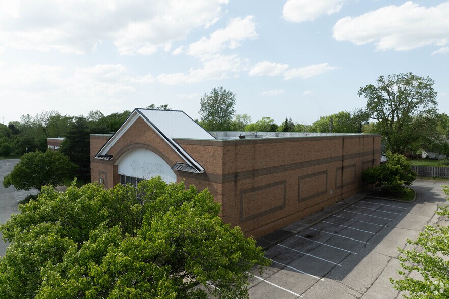21250 Rockside Rd, Bedford, OH à louer - Photo de l’immeuble – Image 3 sur 5