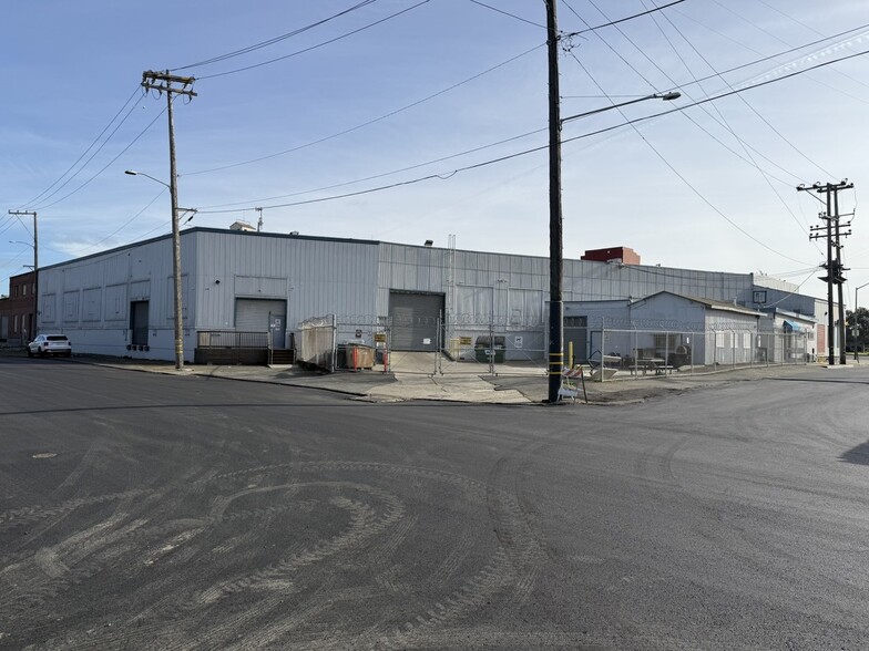 2500 Campbell St, Oakland, CA à louer - Photo de l’immeuble – Image 1 sur 9