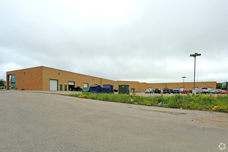 680 Bayview Dr, Barrie, ON à louer - Photo de l’immeuble – Image 3 sur 4