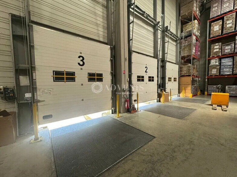 Industriel/Logistique dans Stains à louer - Photo de l’immeuble – Image 3 sur 12
