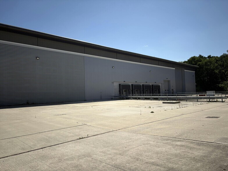 Crockfold Ln, Basingstoke à louer - Photo de l’immeuble – Image 3 sur 3