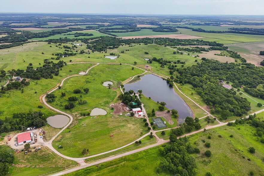 1554 1100 Rd, Fredonia, KS à vendre - Photo de l’immeuble – Image 2 sur 114