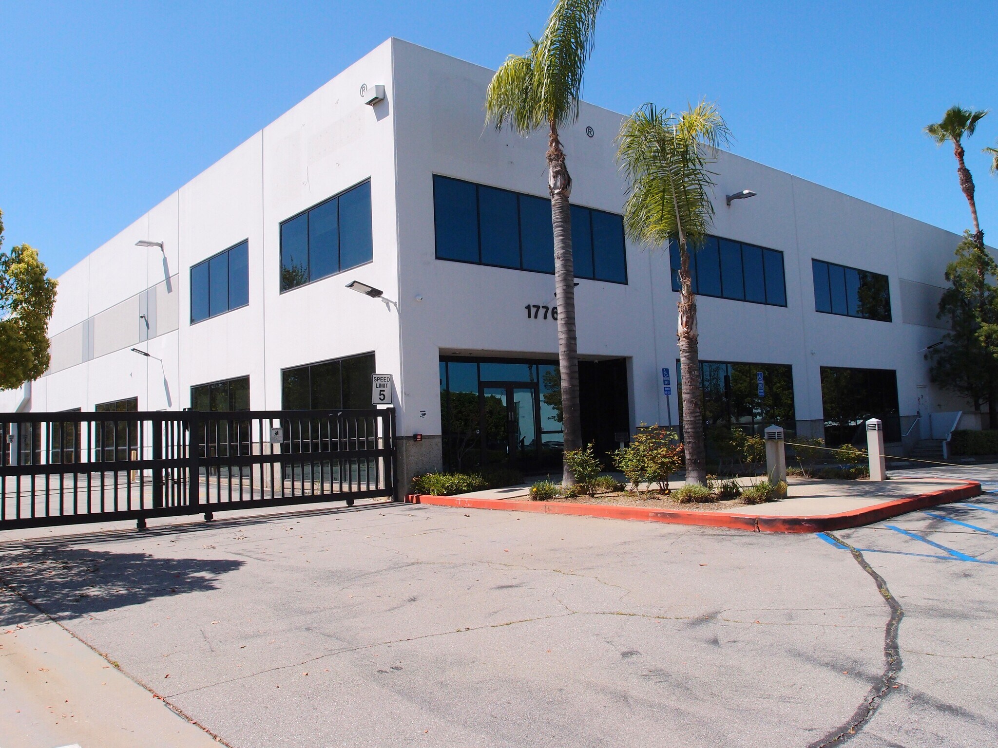 17760 Rowland St, City of Industry, CA à vendre Photo principale– Image 1 sur 14