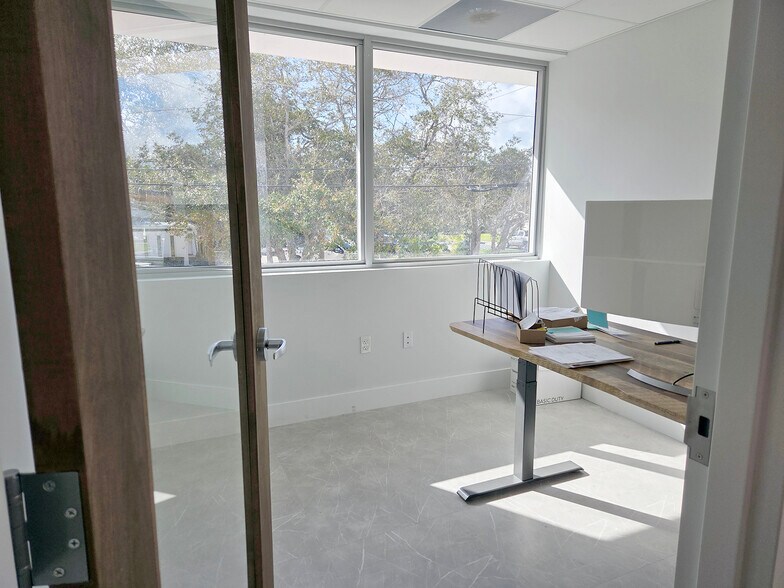 500 SE Osceola St, Stuart, FL à louer - Photo de l’immeuble – Image 2 sur 7